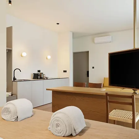 Ξενοδοχείο με διαμερίσματα Alinea Market Agora Square 4*