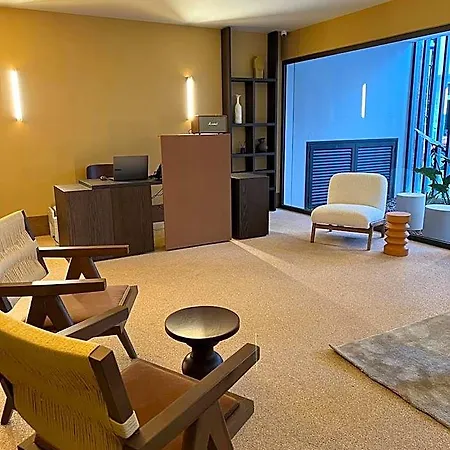 Ξενοδοχείο με διαμερίσματα Alinea Market Agora Square 4*