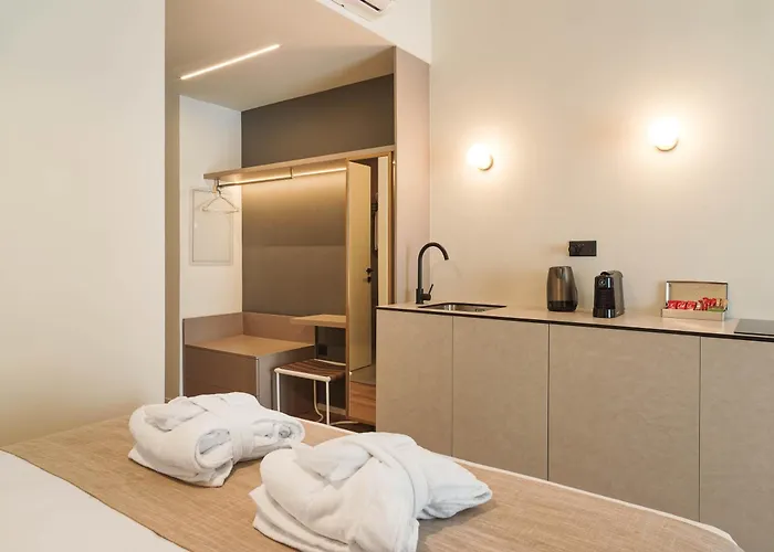 Alinea Market Agora Square 레메소스