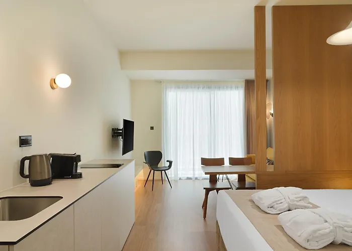 Alinea Market Agora Square 4* 레메소스