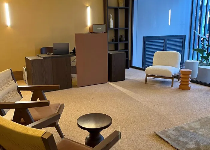 Alinea Market Agora Square 레메소스