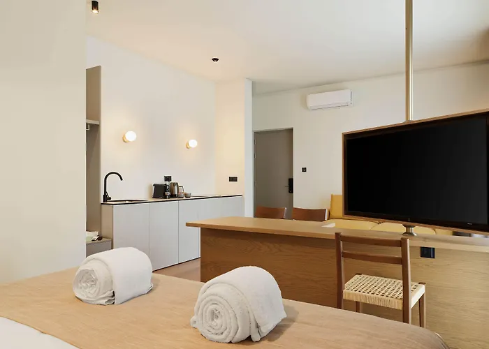 Alinea Market Agora Square 레메소스